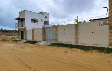 Imagem: A casa possui 3 Dormitórios, 4 Banheiros, 4 Vagas na garagem