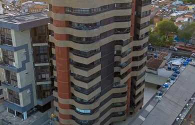 Imagem: O apartamento possui 4 Dormitórios, 5 Banheiros, 3 Vagas na