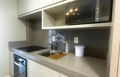 Imagem: O apartamento possui 2 Dormitórios, 1 Banheiro, 1 Vaga na garagem