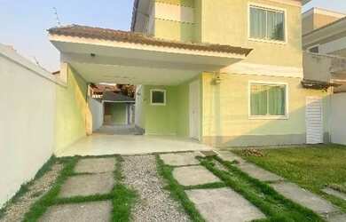 Imagem: A casa possui 3 Dormitórios, 3 Banheiros, 4 Vagas na garagem