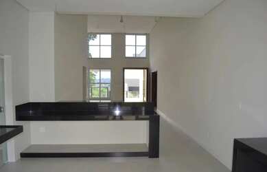 Imagem 7: Casa de condomínio para venda tem 372 metros quadrados com 4 quartos