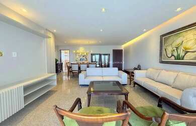 Imagem: O apartamento possui 4 Dormitórios, 5 Banheiros, 3 Vagas na