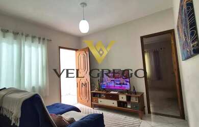 Imagem: A casa possui 2 Dormitórios, 2 Banheiros, 2 Vagas na garagem