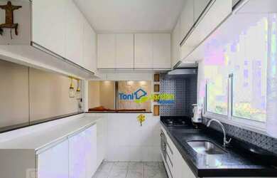 Imagem: O apartamento possui 2 Dormitórios, 1 Banheiro, 2 Vagas na