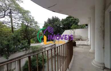 Imagem: A casa possui 5 Dormitórios, 5 Banheiros, 4 Vagas na garagem