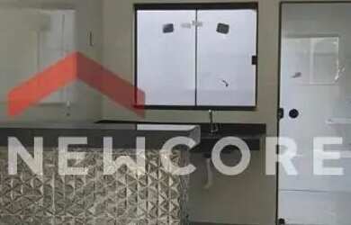 Imagem: A casa possui 3 Dormitórios, 2 Banheiros, 2 Vagas na garagem