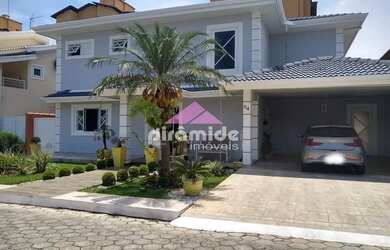 Imagem: A casa possui 4 Dormitórios, 5 Banheiros, 4 Vagas na garagem