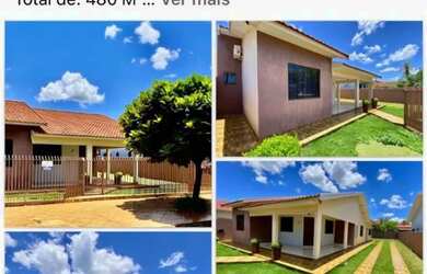 Imagem: A casa possui 3 Dormitórios, 3 Banheiros, 2 Vagas na garagem