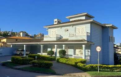 Imagem: A casa em condomínio possui 4 Dormitórios, 3 Banheiros, 5