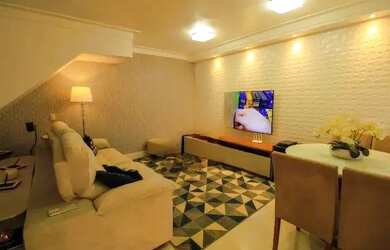 Imagem: A casa possui 3 Dormitórios, 3 Banheiros, 2 Vagas na garagem