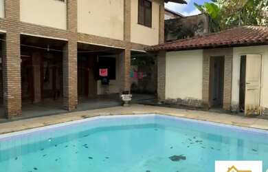 Imagem: A casa possui 5 Dormitórios, 4 Banheiros, 3 Vagas na garagem