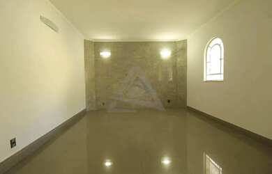 Imagem: A casa possui 3 Dormitórios, 2 Banheiros, 3 Vagas na garagem