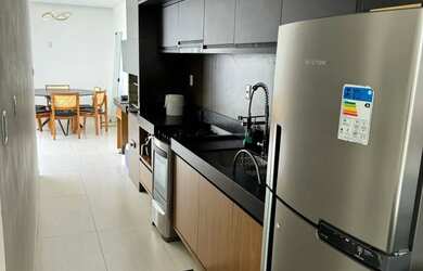 Imagem: A casa possui 2 Dormitórios, 2 Banheiros, 2 Vagas na garagem