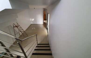 Imagem: A casa possui 3 Dormitórios, 3 Banheiros, 2 Vagas na garagem