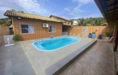 Imagem: A casa possui 4 Dormitórios, 3 Banheiros, 5 Vagas na garagem