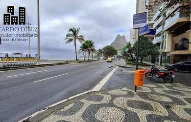 Imagem: O apartamento possui 4 Dormitórios, 3 Banheiros, 2 Vagas na