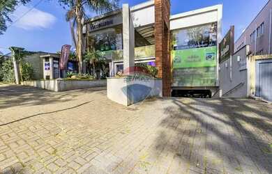 Imagem: O depósito possui 5 Vagas na garagem, 1.695m² de Área e