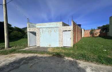 Imagem: A casa possui 2 Dormitórios, 1 Banheiro e 330m² de Área e