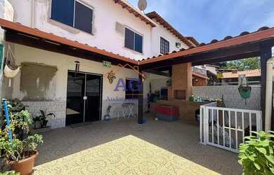 Imagem: A casa possui 2 Dormitórios, 3 Banheiros, 1 Vaga na garagem