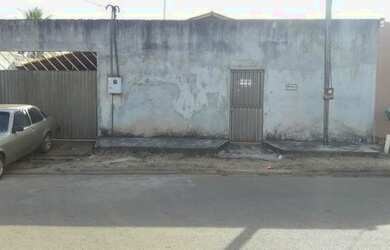 Imagem: A casa possui 2 Dormitórios, 1 Banheiro, 3 Vagas na garagem