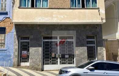 Imagem: A casa possui 3 Dormitórios, 4 Banheiros, 5 Vagas na garagem