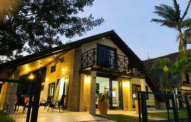 Imagem: A casa em condomínio possui 4 Dormitórios, 4 Banheiros, 2