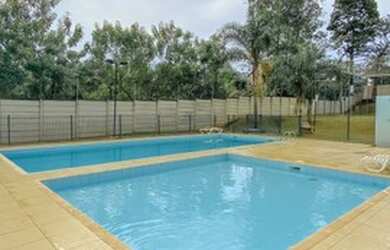 Imagem: O apartamento possui 1 Dormitório, 1 Banheiro, 1 Vaga na garagem