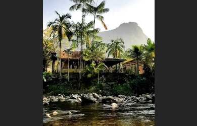 Imagem: A casa possui 2 Dormitórios, 1 Banheiro, 3 Vagas na garagem