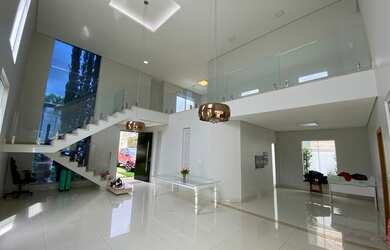 Imagem: A casa em condomínio possui 4 Dormitórios, 5 Banheiros, 4