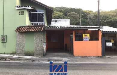 Imagem: A casa possui 2 Dormitórios, 1 Banheiro, 1 Vaga na garagem