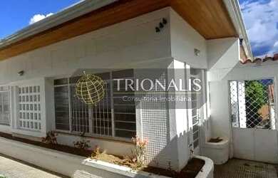 Imagem: A casa possui 3 Dormitórios, 3 Banheiros, 4 Vagas na garagem