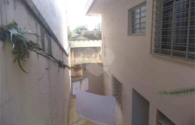 Imagem: A casa possui 4 Dormitórios, 3 Banheiros, 5 Vagas na garagem