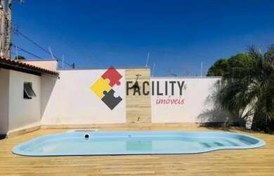 Imagem: A casa possui 1 Dormitório, 2 Banheiros, 4 Vagas na garagem