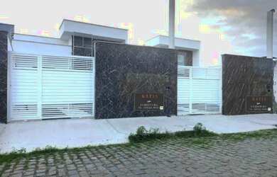 Imagem: A casa possui 3 Dormitórios, 2 Banheiros, 2 Vagas na garagem