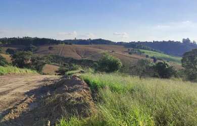 Imagem: O terreno possui 600m² de Área e está localizado em Jardim