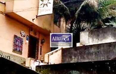 Imagem: A casa possui 5 Dormitórios, 3 Banheiros, 320m² de Área e