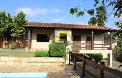 Imagem: A casa possui 3 Dormitórios, 5 Banheiros, 4 Vagas na garagem