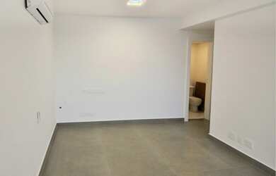 Imagem: O depósito possui 2 Vagas na garagem, 54m² de Área e está