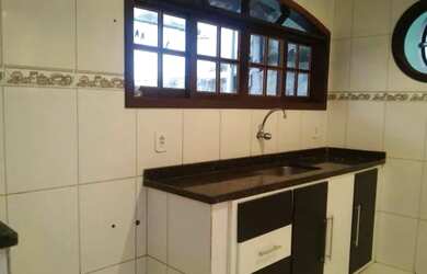 Imagem: A casa em condomínio possui 1 Dormitório, 2 Banheiros e está