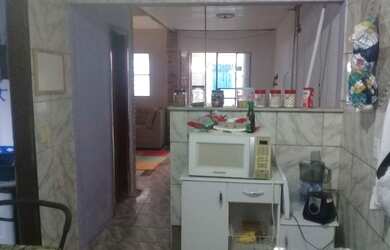 Imagem: A casa possui 3 Dormitórios, 1 Banheiro, 1 Vaga na garagem