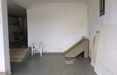 Imagem: A casa possui 2 Dormitórios, 2 Banheiros, 3 Vagas na garagem