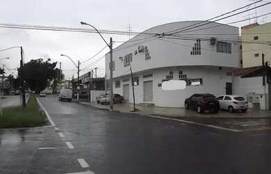 Imagem: O depósito possui 5 Vagas na garagem e 160m² de Área e está