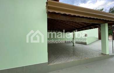 Imagem: A casa possui 2 Dormitórios, 1 Banheiro, 4 Vagas na garagem