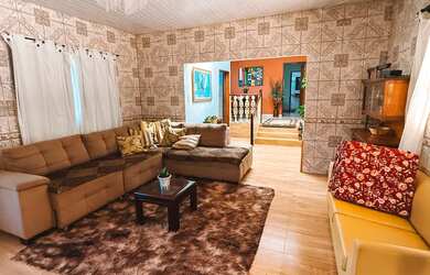 Imagem: A casa para alugar possui 4 Dormitórios, 3 Banheiros, 5 Vagas