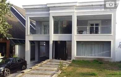 Imagem: A casa em condomínio possui 5 Dormitórios, 4 Banheiros, 5