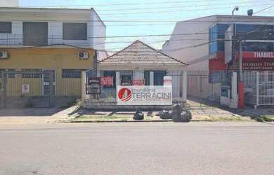 Imagem: A casa possui 3 Dormitórios, 2 Banheiros, 4 Vagas na garagem