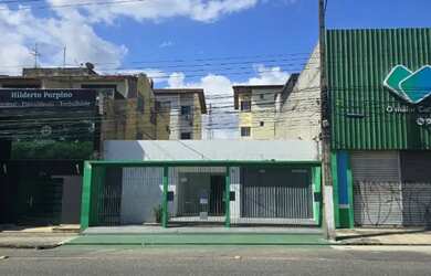 Imagem: A casa possui 5 Dormitórios, 3 Banheiros, 1 Vaga na garagem