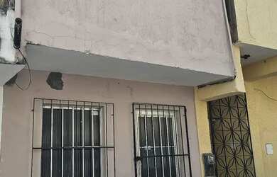 Imagem: A casa possui 1 Dormitório, 1 Banheiro e está localizado