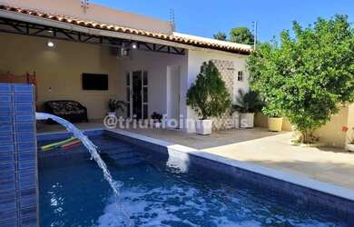 Imagem: A casa possui 3 Dormitórios, 1 Banheiro, 4 Vagas na garagem