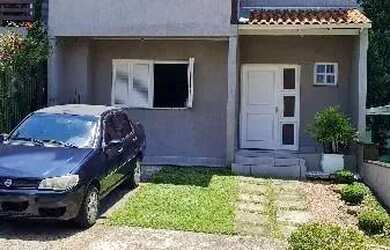 Imagem: A casa possui 3 Dormitórios, 4 Banheiros, 2 Vagas na garagem